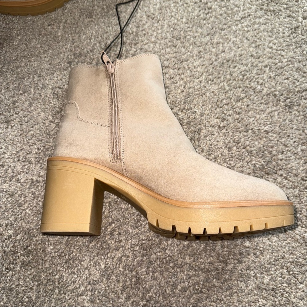 SOLD | NWT! Universal Thread - Women's Ankle Boots - Size 9, Tan/Cream - Picture 4 of 6
